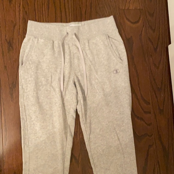 Champion jogging pants in size womens medium. Light grey - Picture 2 of 5